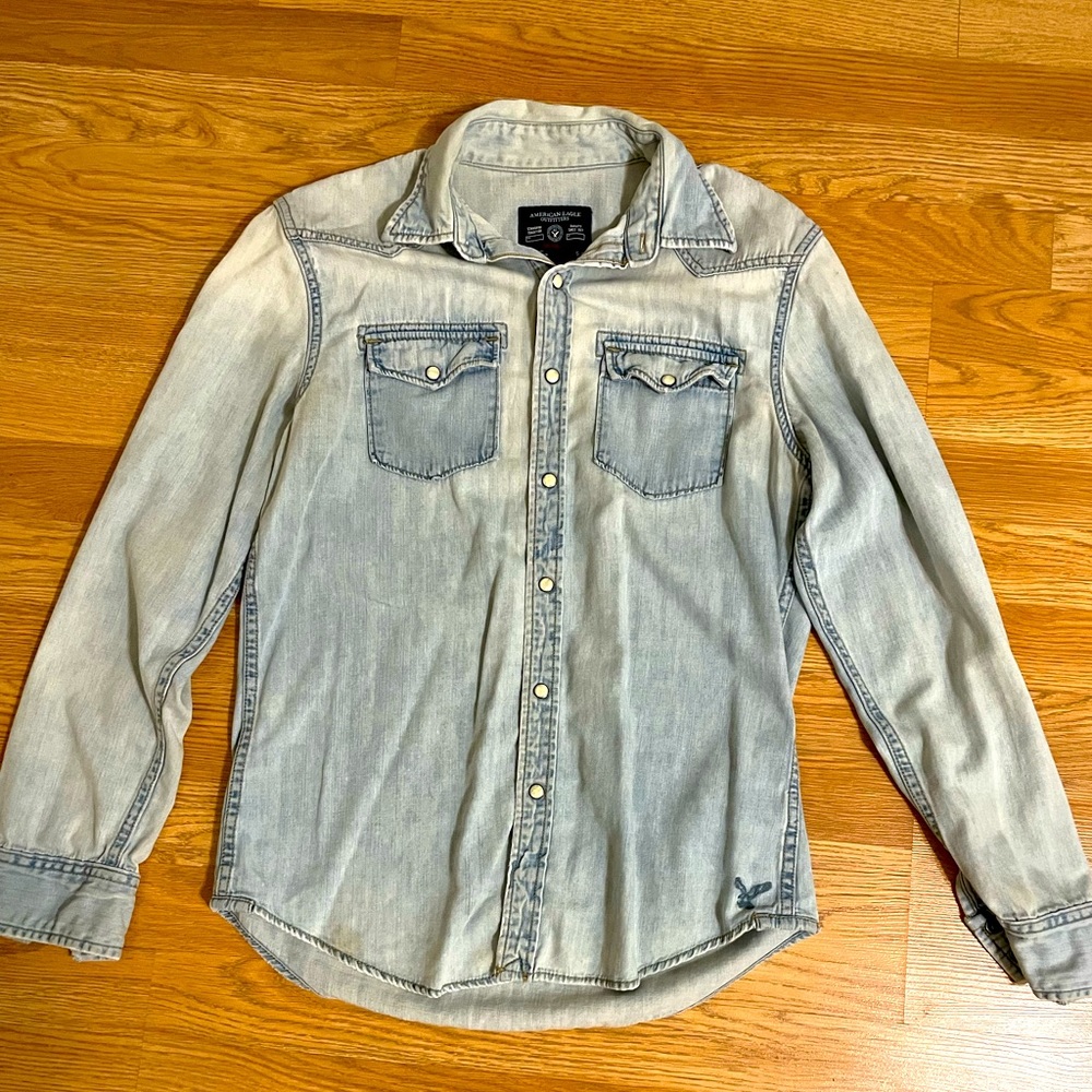 Men’s American Eagle Button Up